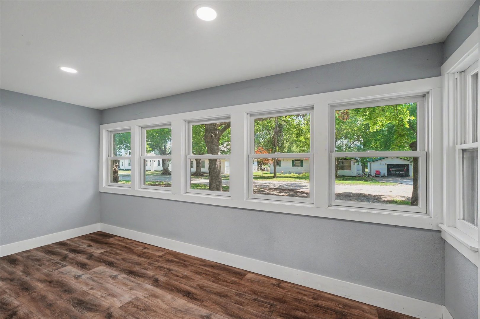 15 N Locust Street Property Photo 10