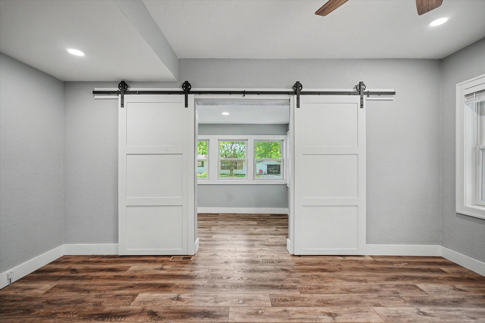 15 N Locust Street Property Photo 12