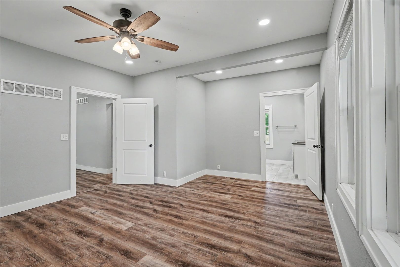 15 N Locust Street Property Photo 28