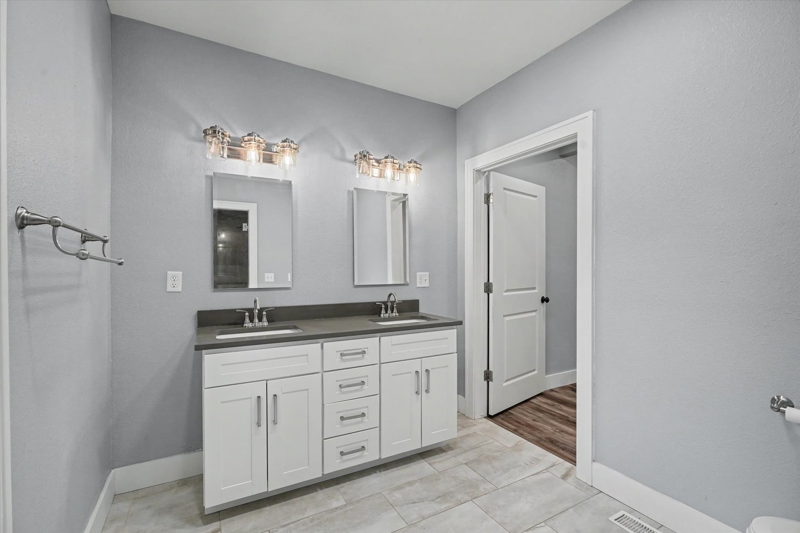 15 N Locust Street Property Photo 34