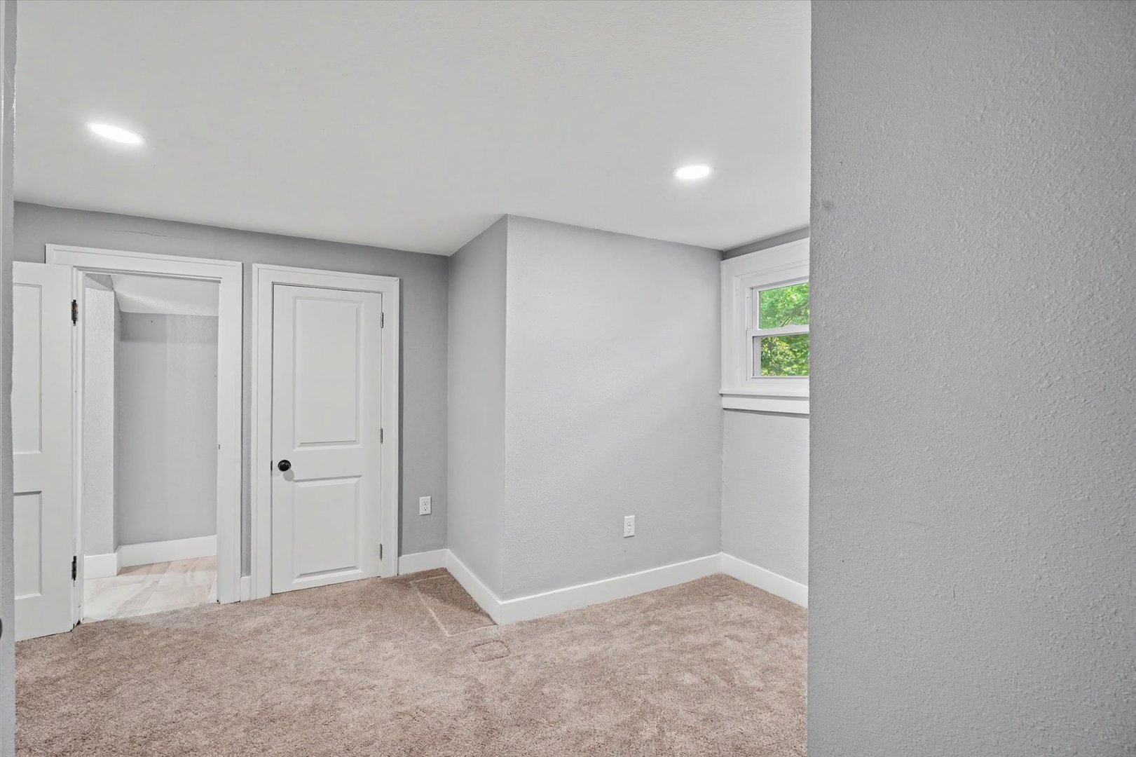 15 N Locust Street Property Photo 39