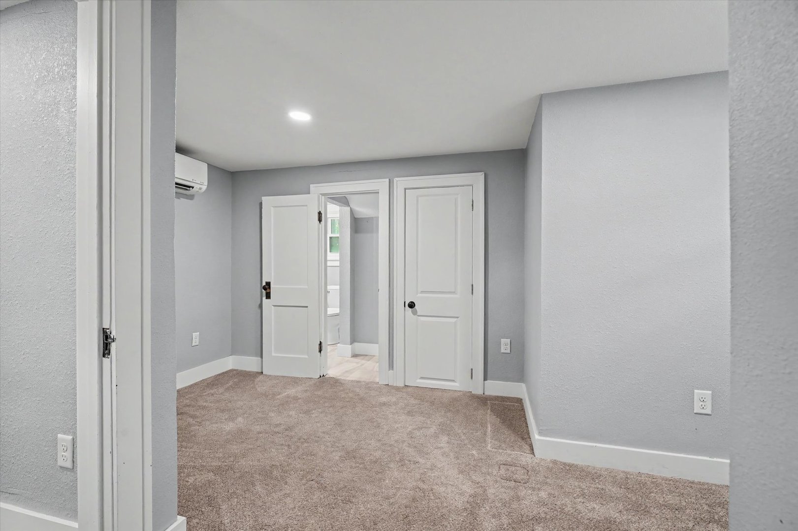 15 N Locust Street Property Photo 40