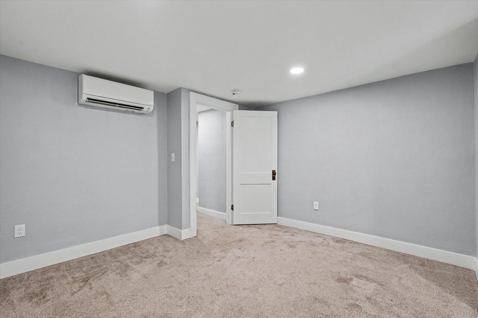 15 N Locust Street Property Photo 44