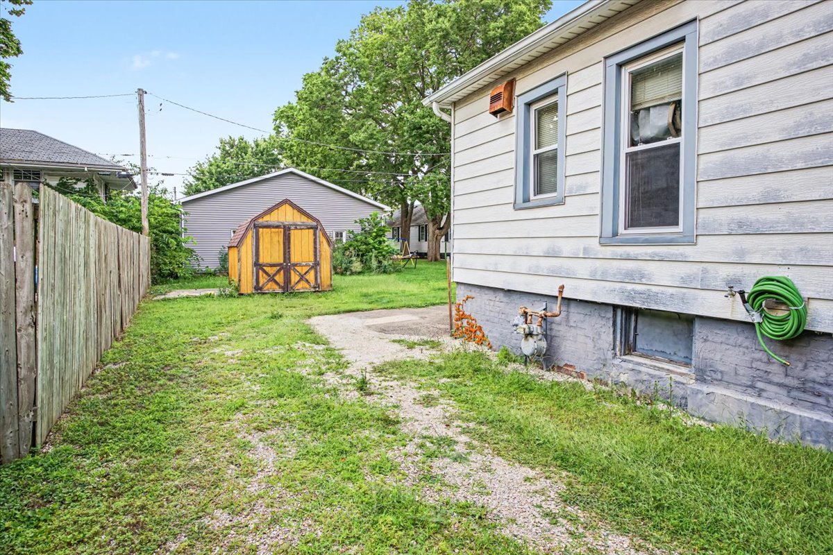413 E Howard Street Property Photo 4