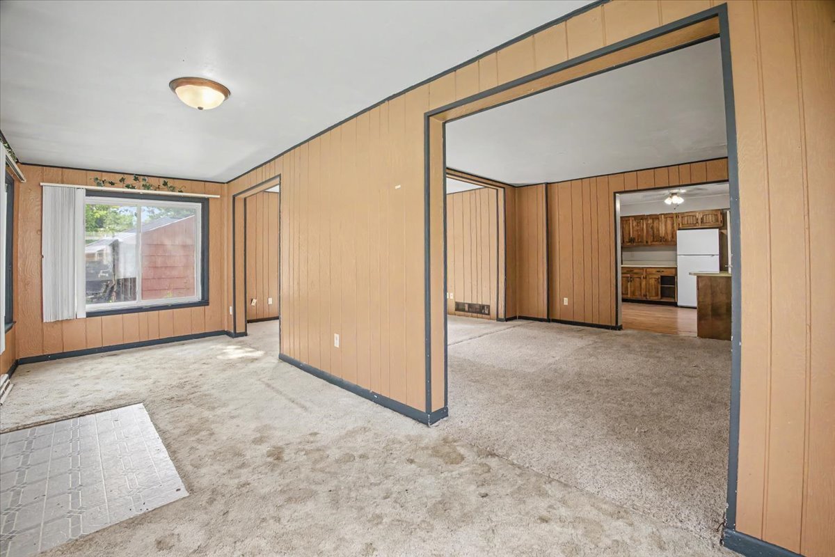 413 E Howard Street Property Photo 6
