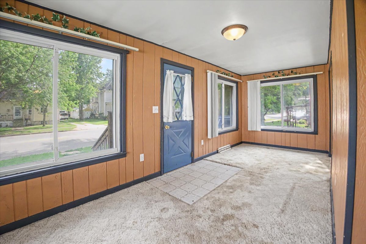 413 E Howard Street Property Photo 7