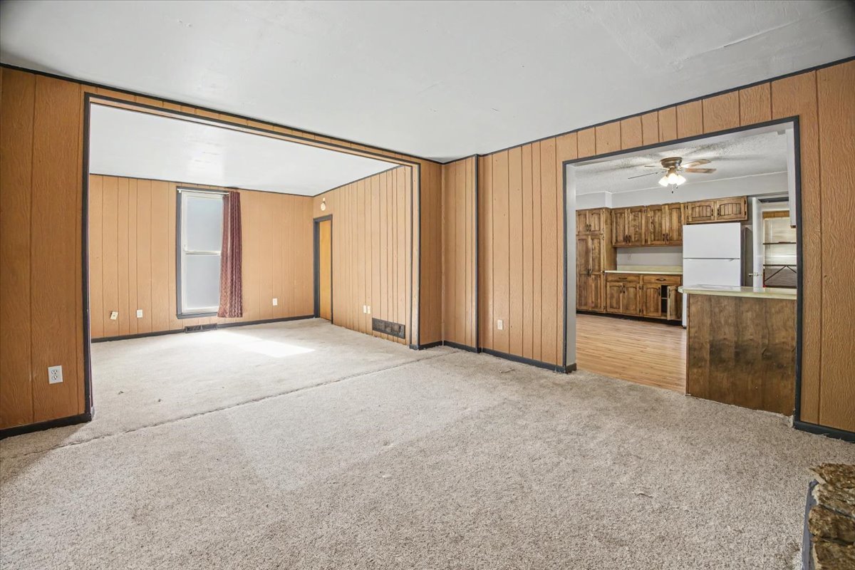 413 E Howard Street Property Photo 8