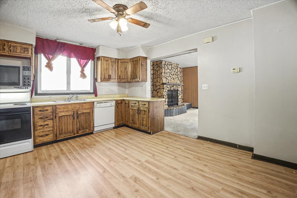 413 E Howard Street Property Photo 10