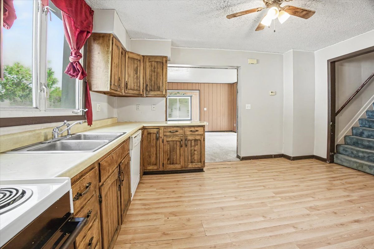 413 E Howard Street Property Photo 11