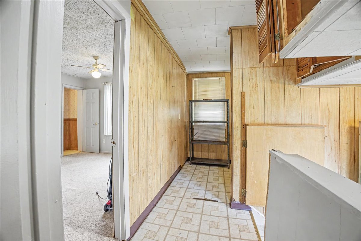 413 E Howard Street Property Photo 12