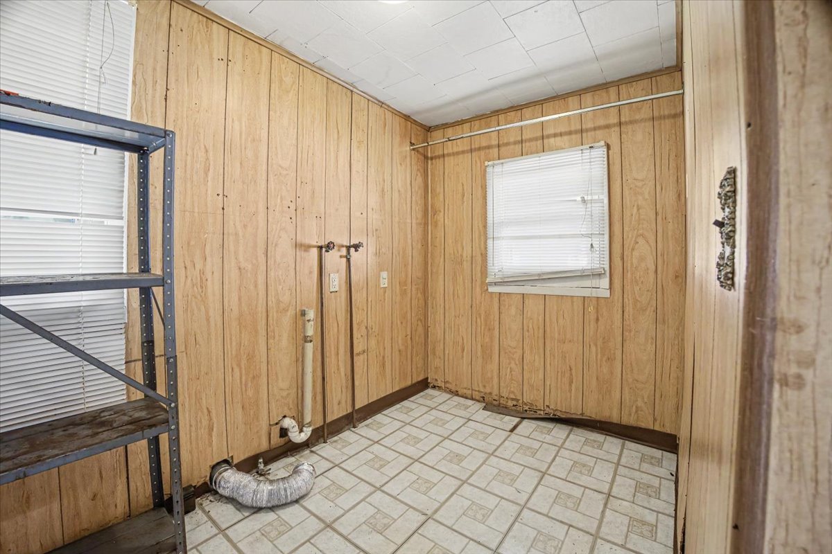 413 E Howard Street Property Photo 14
