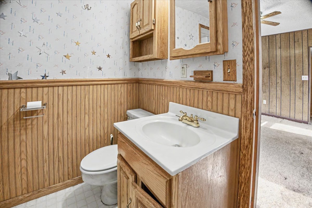 413 E Howard Street Property Photo 17