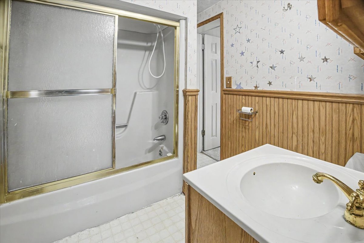 413 E Howard Street Property Photo 18