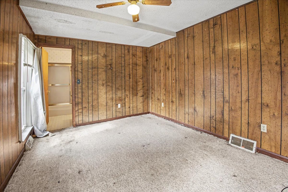 413 E Howard Street Property Photo 21