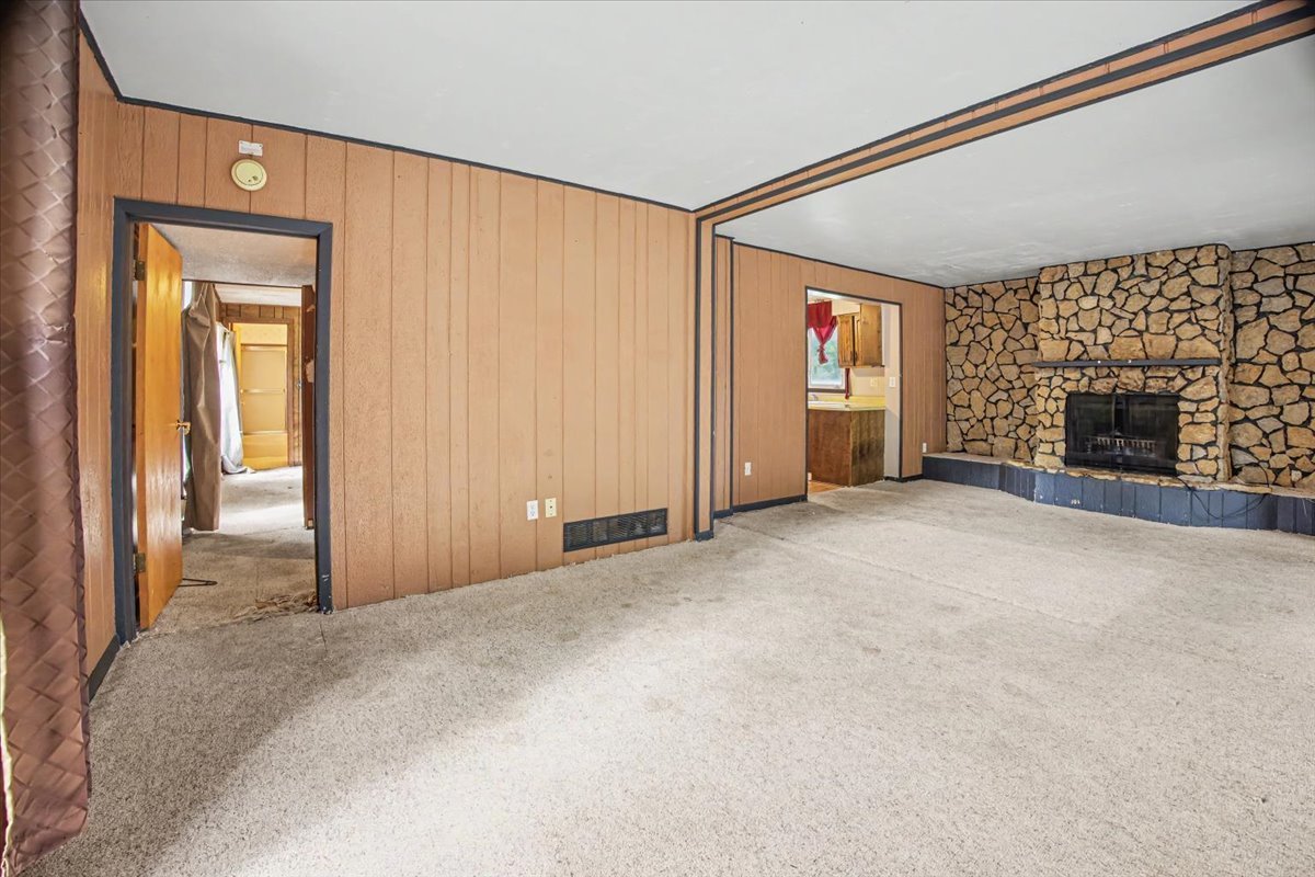 413 E Howard Street Property Photo 23
