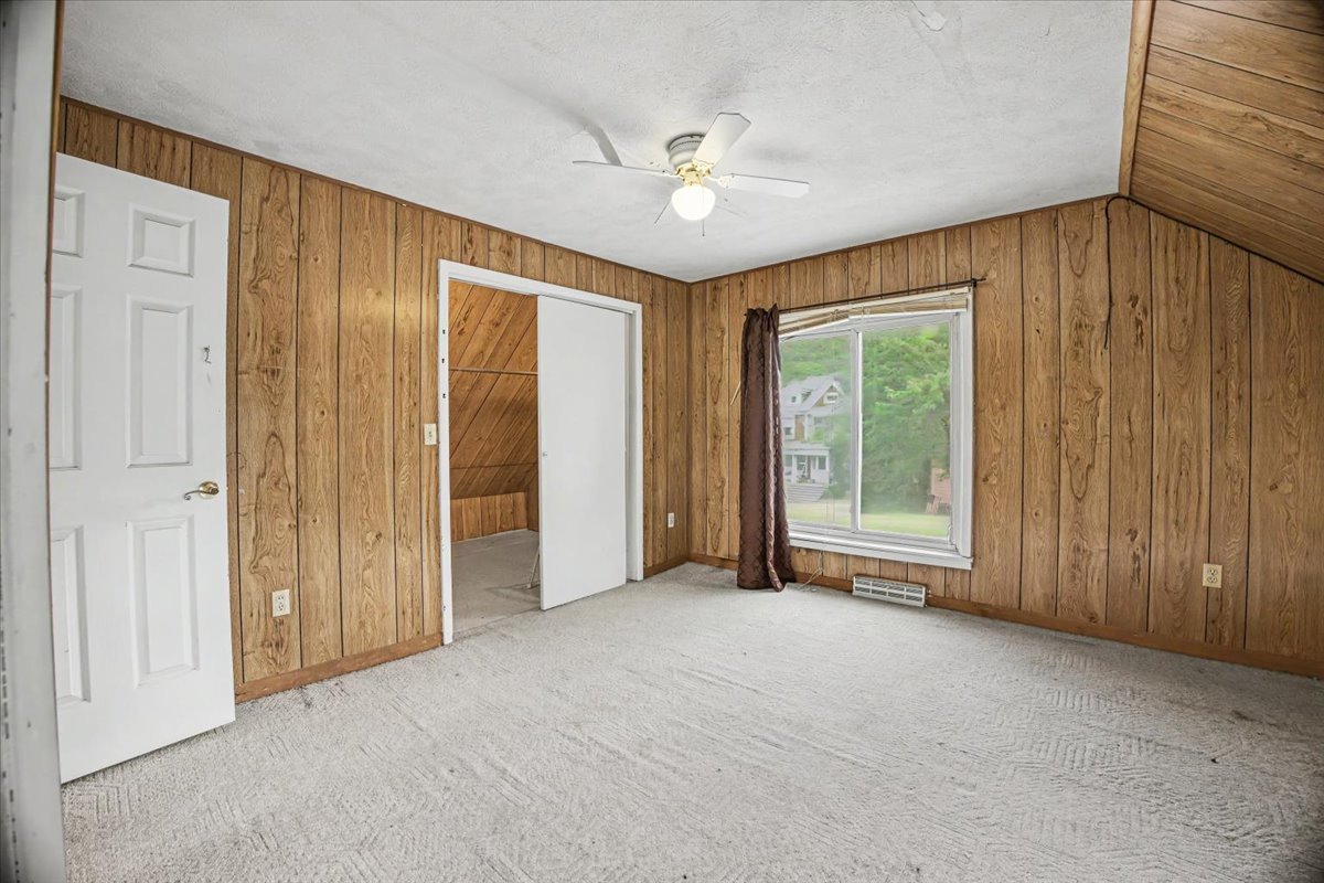 413 E Howard Street Property Photo 26