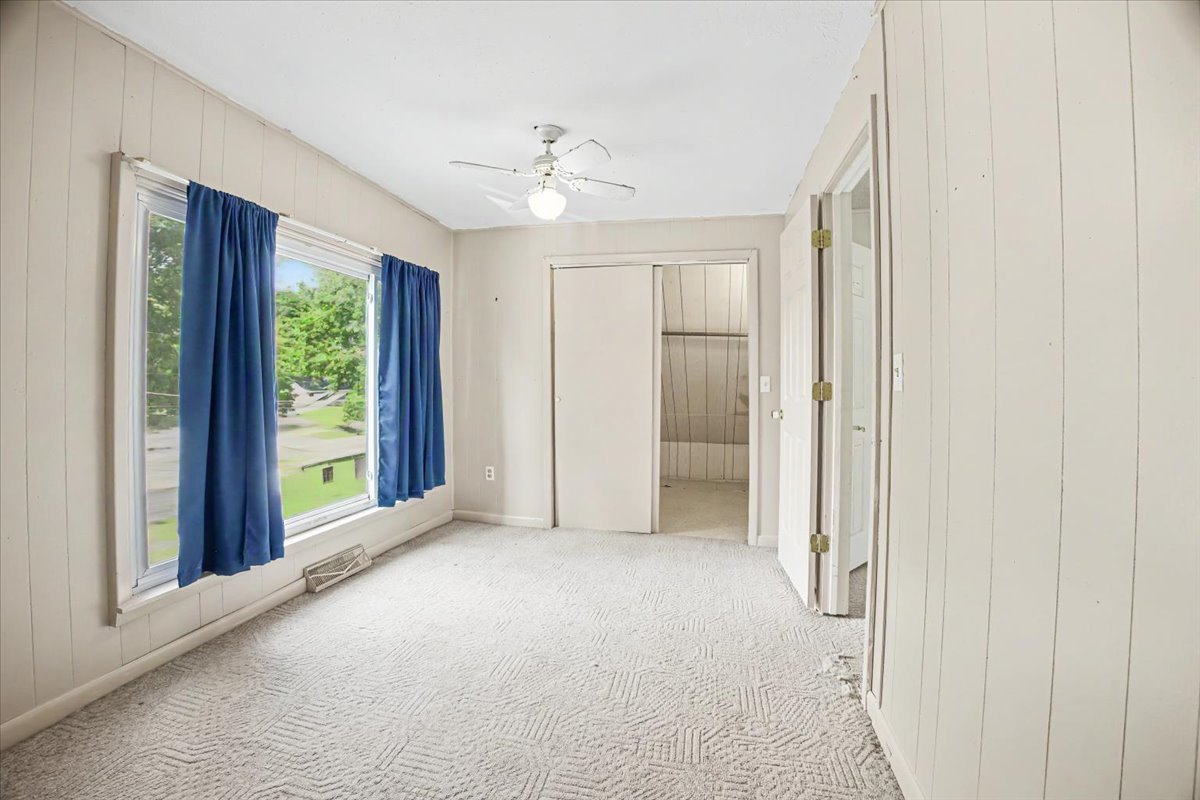 413 E Howard Street Property Photo 35