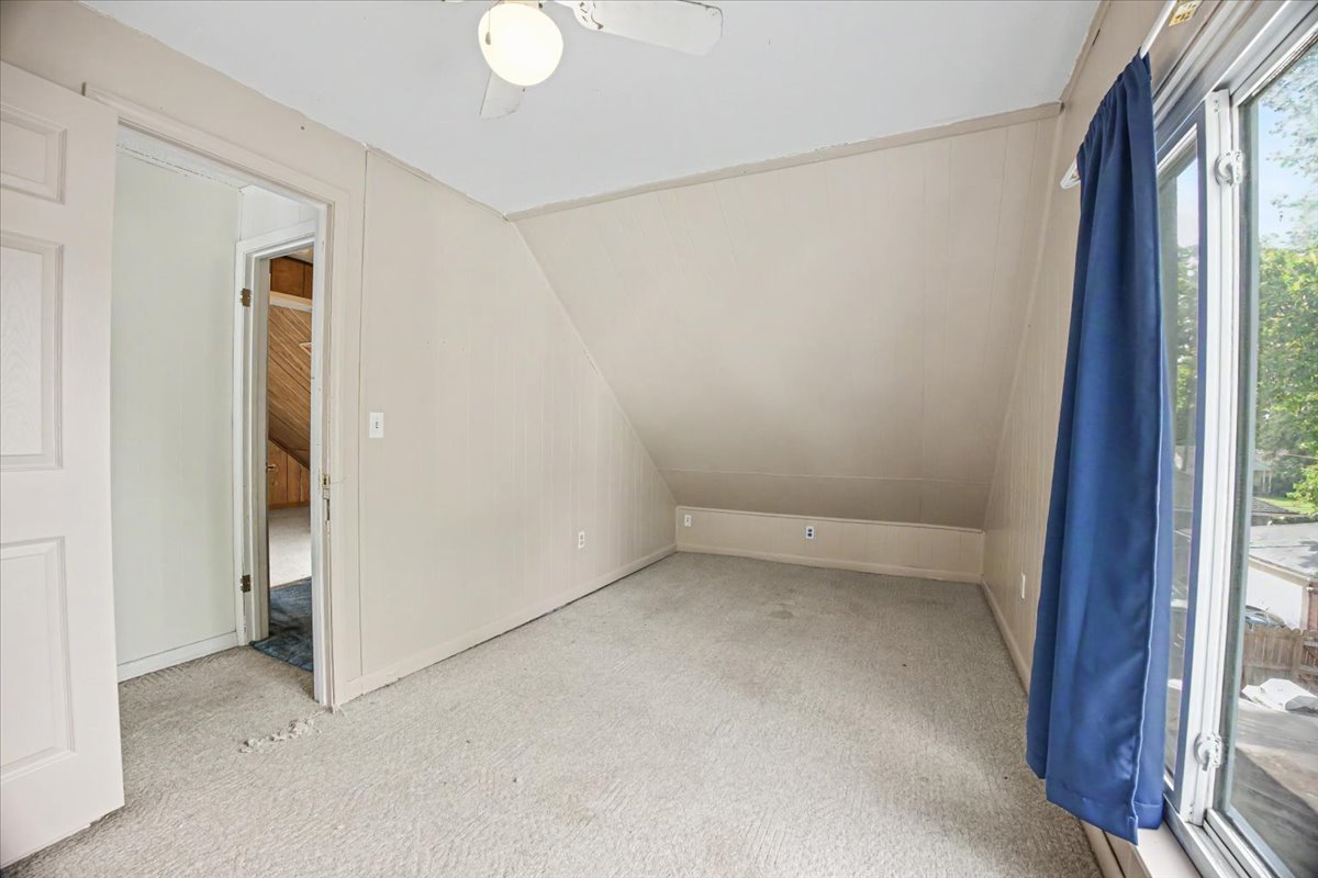413 E Howard Street Property Photo 36