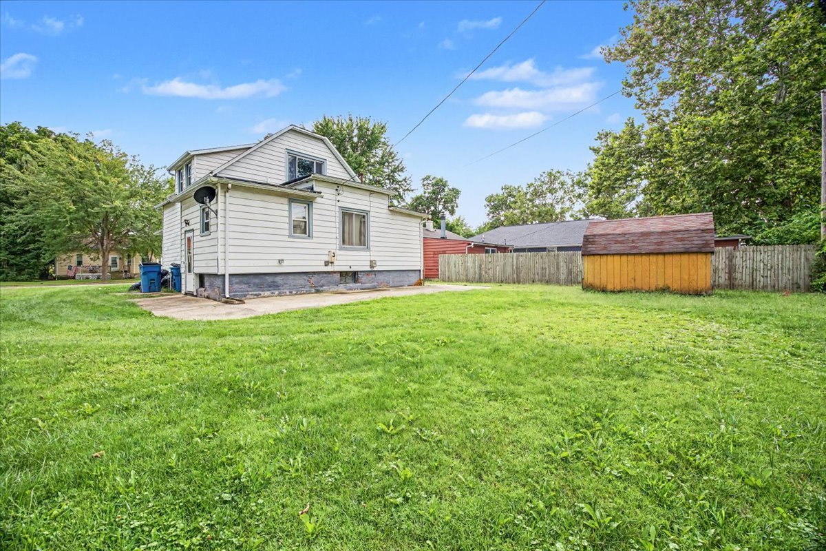 413 E Howard Street Property Photo 41
