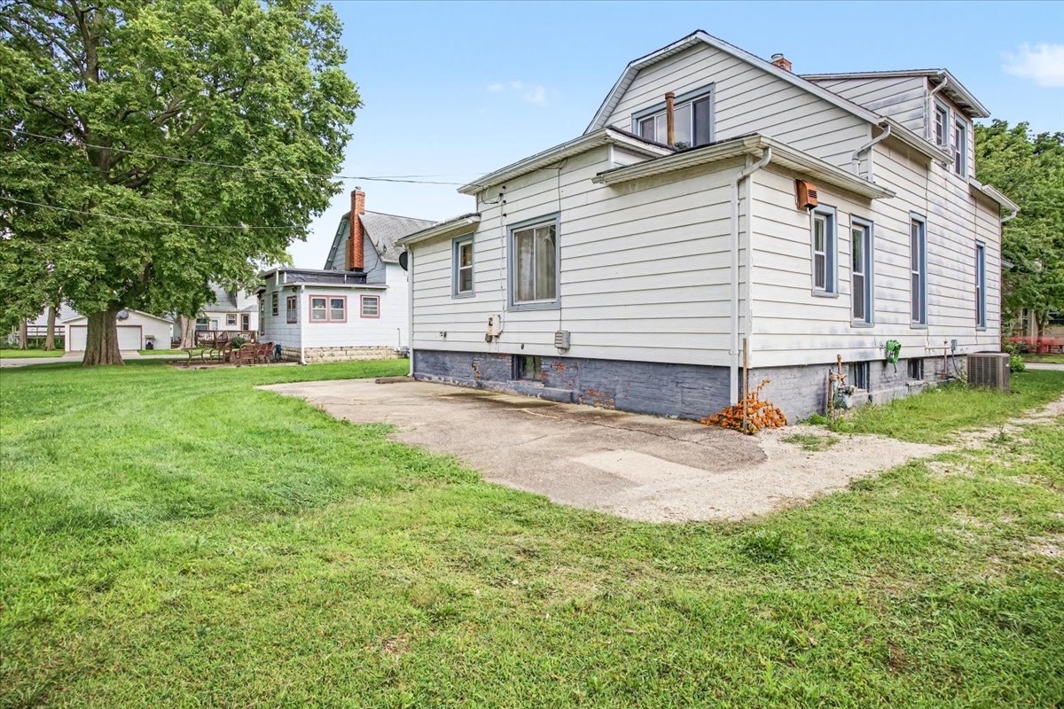 413 E Howard Street Property Photo 42