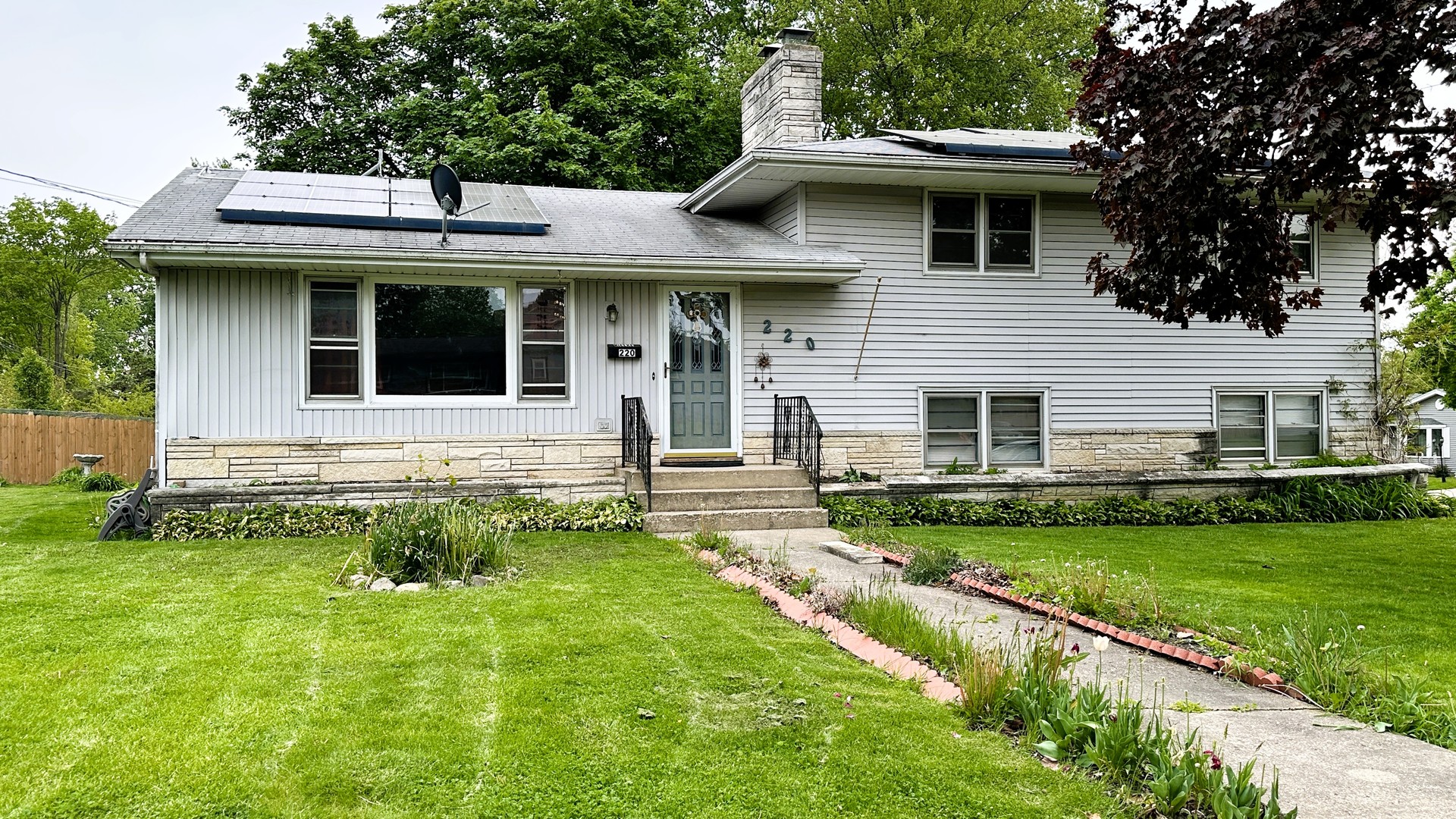 220 Beacon Drive Property Photo 1