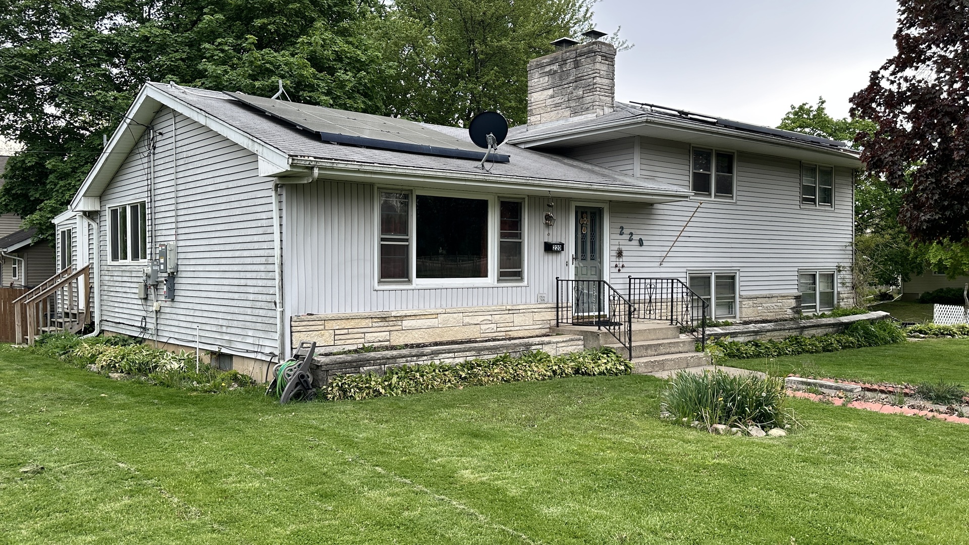 220 Beacon Drive Property Photo 2