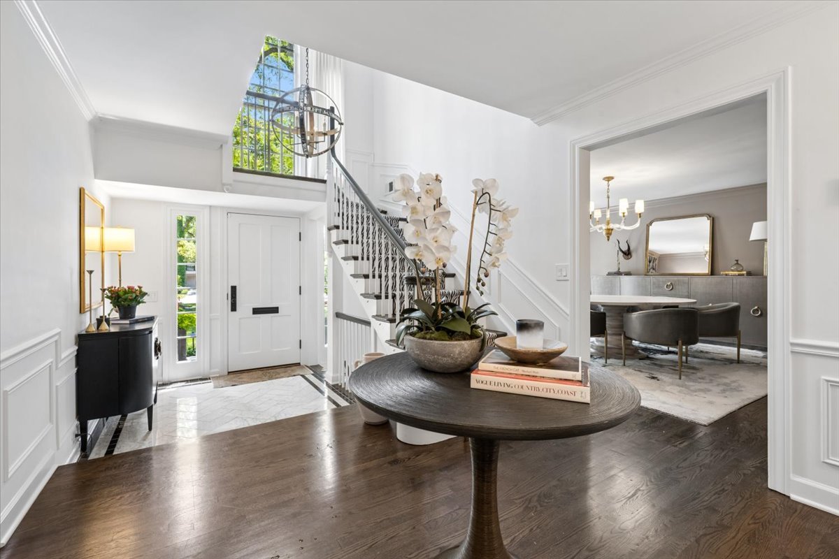 567 Oak Street Property Photo 4