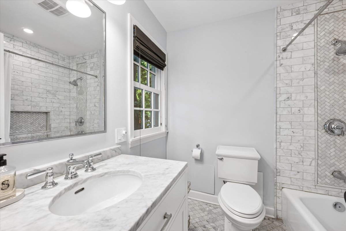 567 Oak Street Property Photo 35