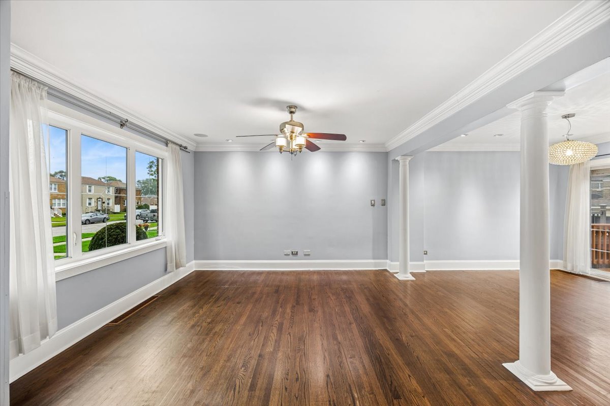 8121 S Fairfield Avenue Property Photo 3