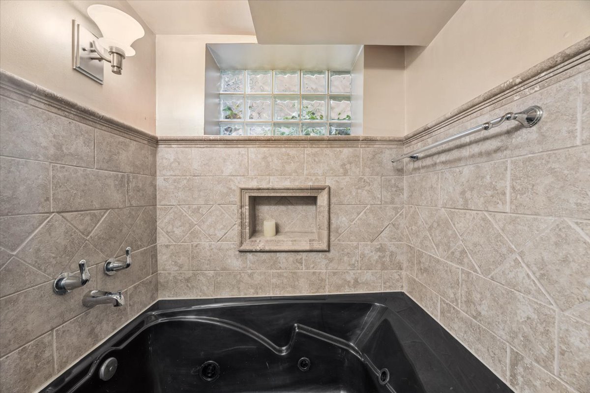 8121 S Fairfield Avenue Property Photo 15