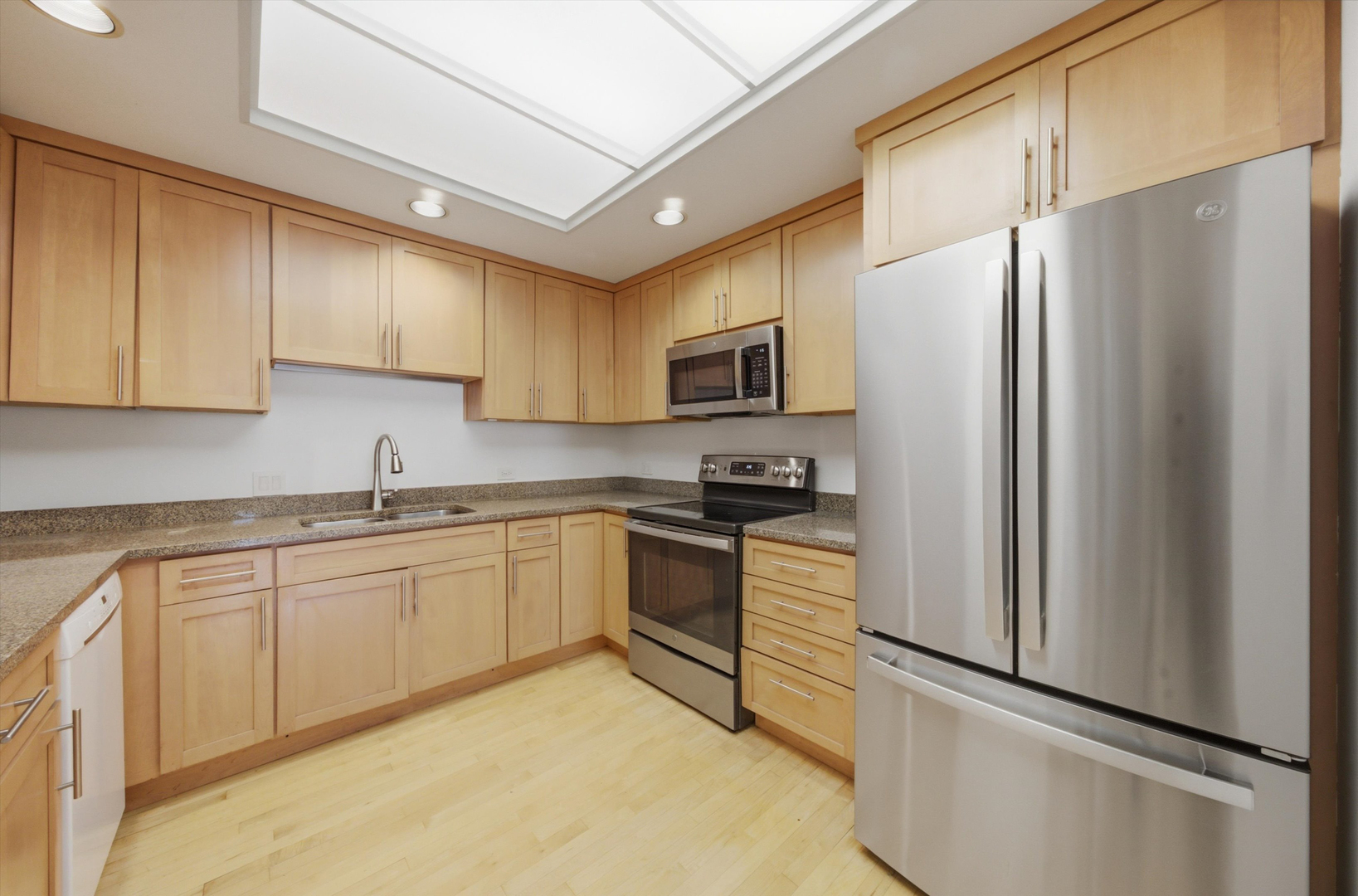 680 N Lake Shore Drive 822 Property Photo 5