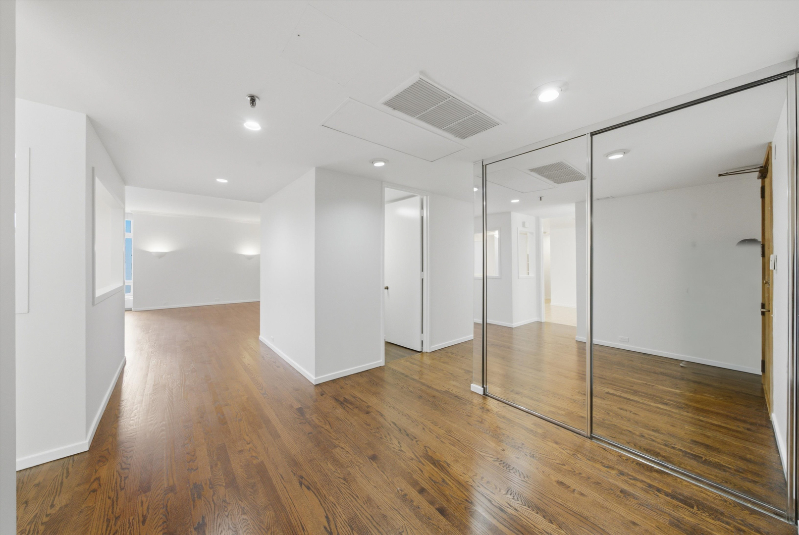 680 N Lake Shore Drive 822 Property Photo 15