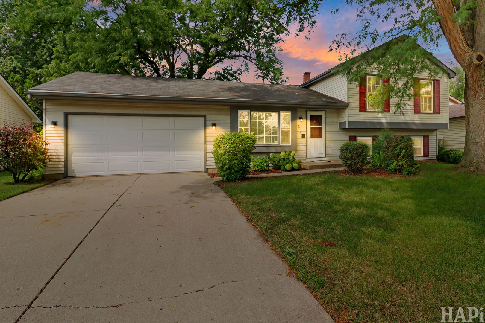 5014 W Greenbrier Drive Property Photo 1