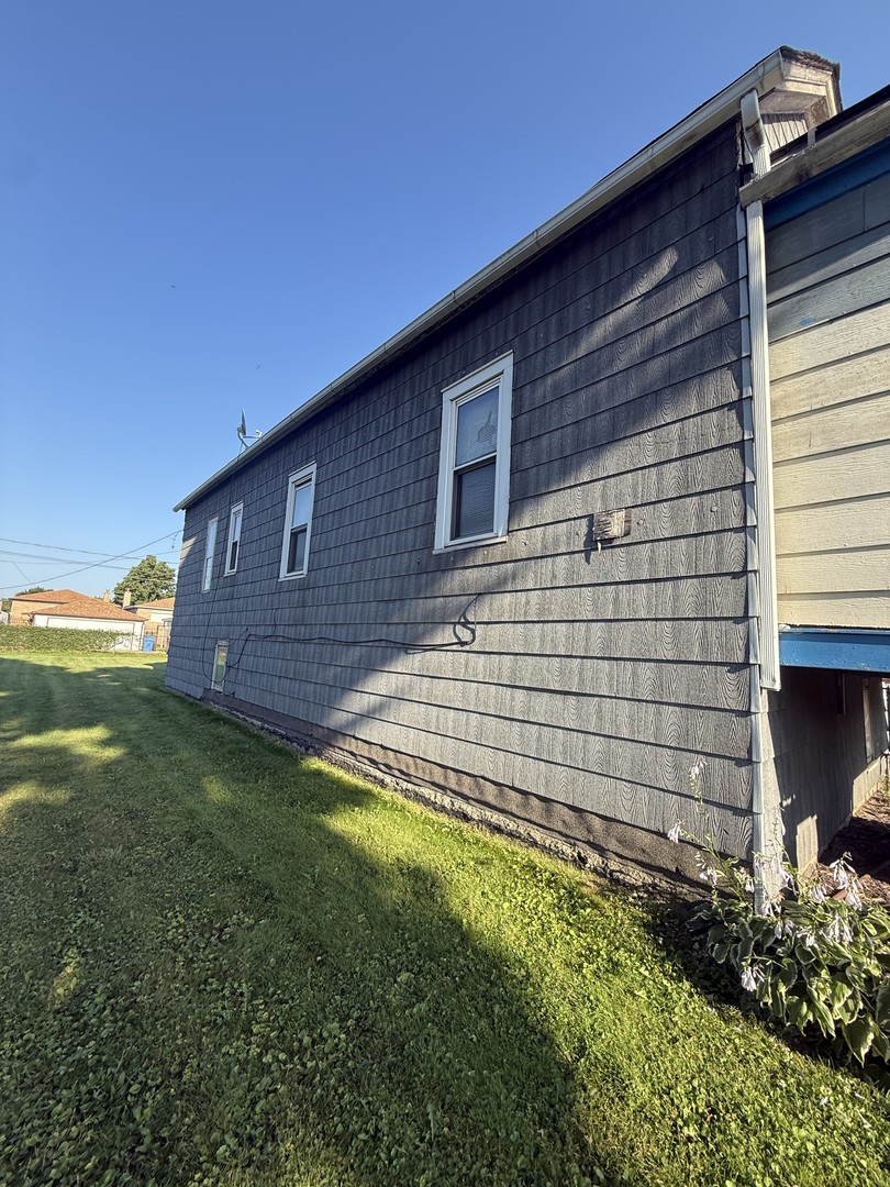 9353 S Yates Boulevard Property Photo 4