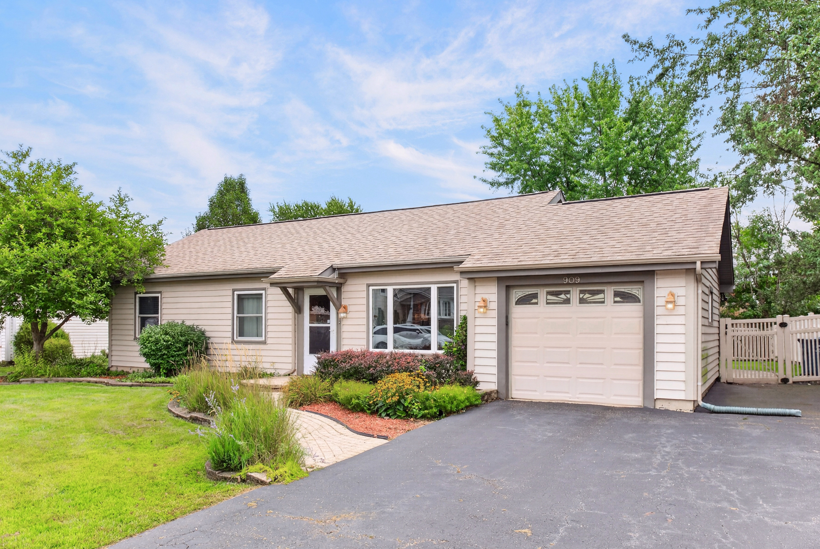 12729626 Property Photo 1