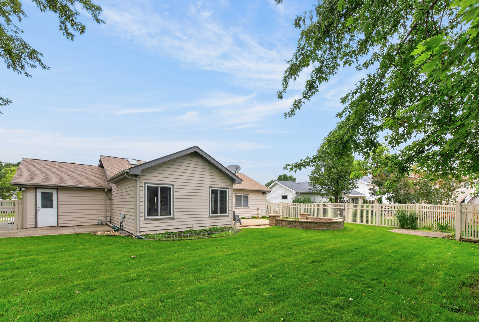 909 Shorewood Drive Property Photo 17