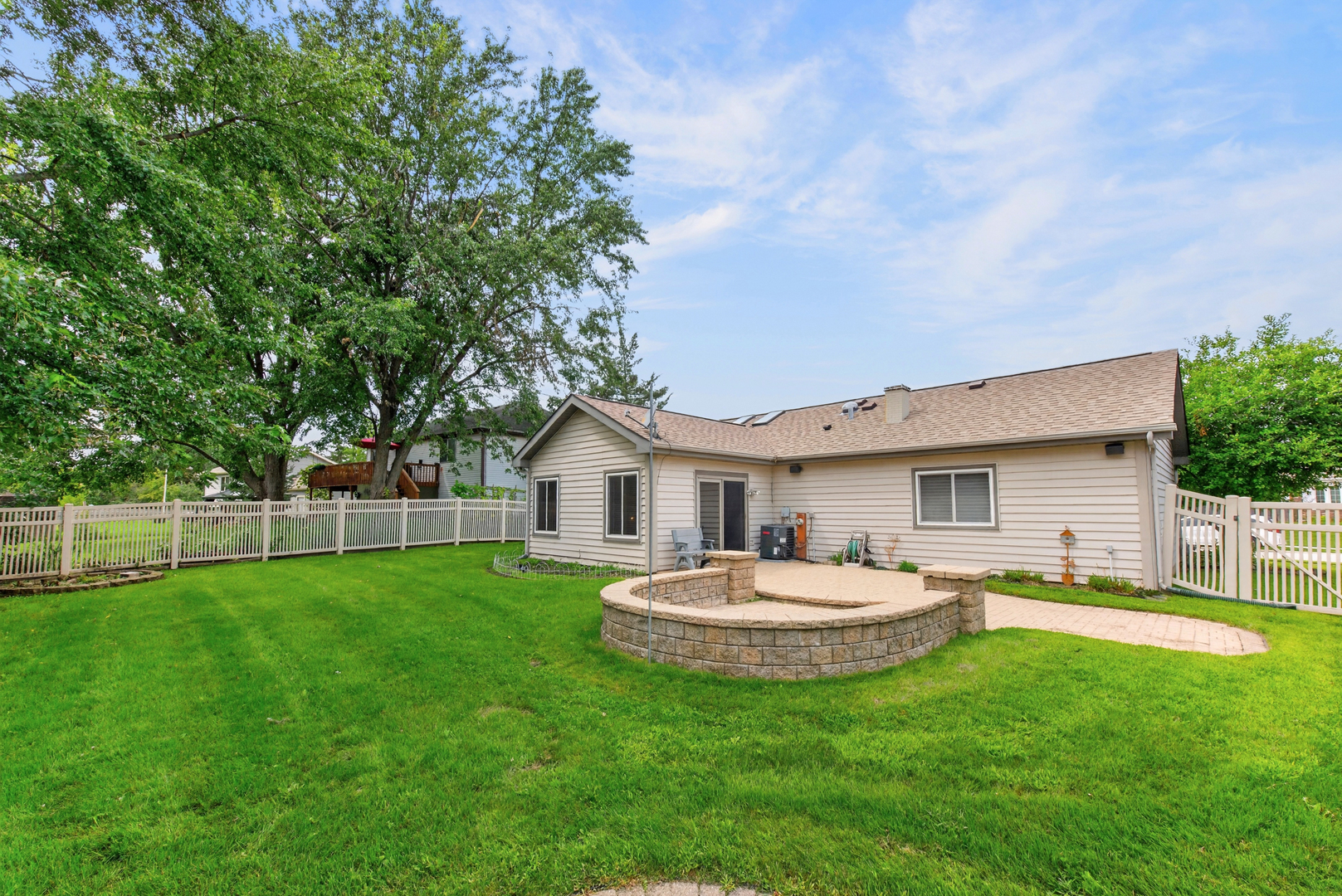 909 Shorewood Drive Property Photo 18