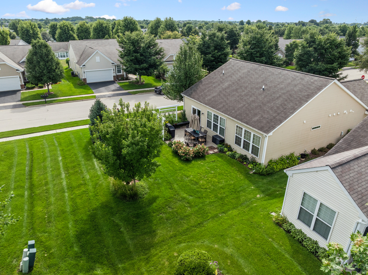 2751 Beacon Point Circle Property Photo 4