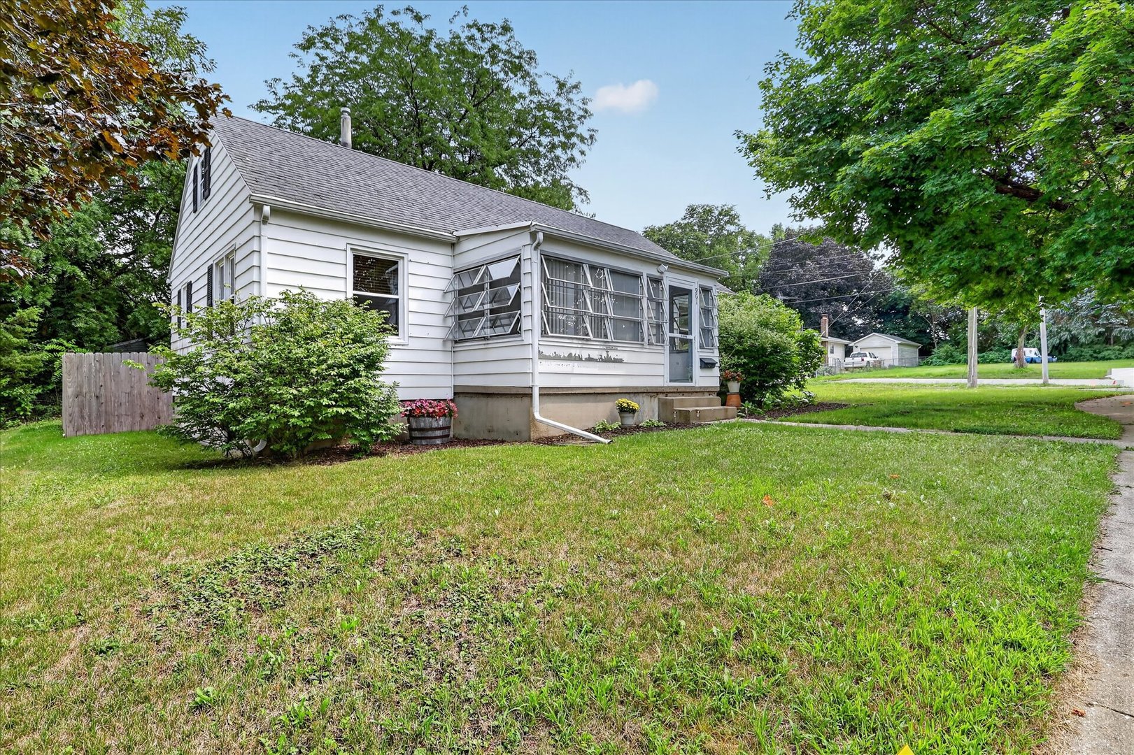 961 W Jefferson Drive Property Photo 4