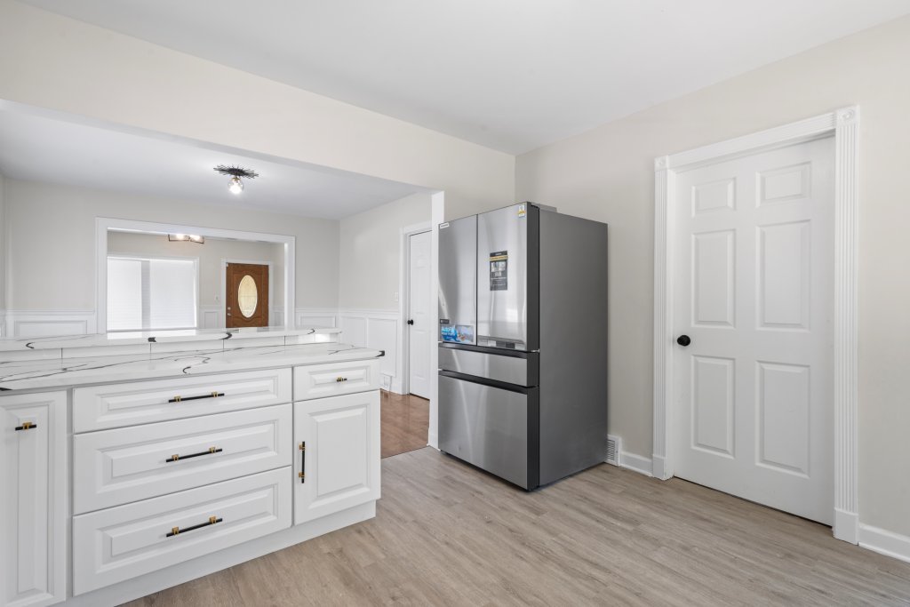 15661 State Street Property Photo 6