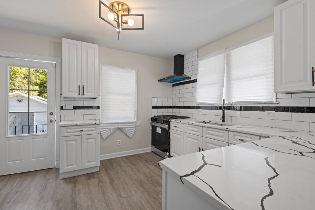 15661 State Street Property Photo 7