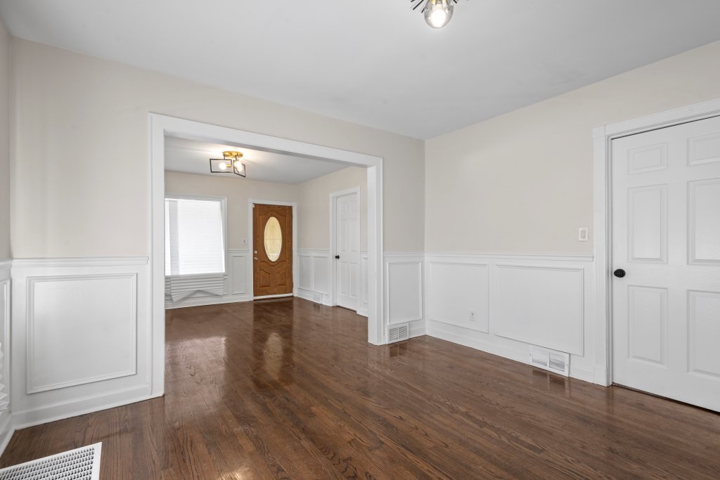 15661 State Street Property Photo 8