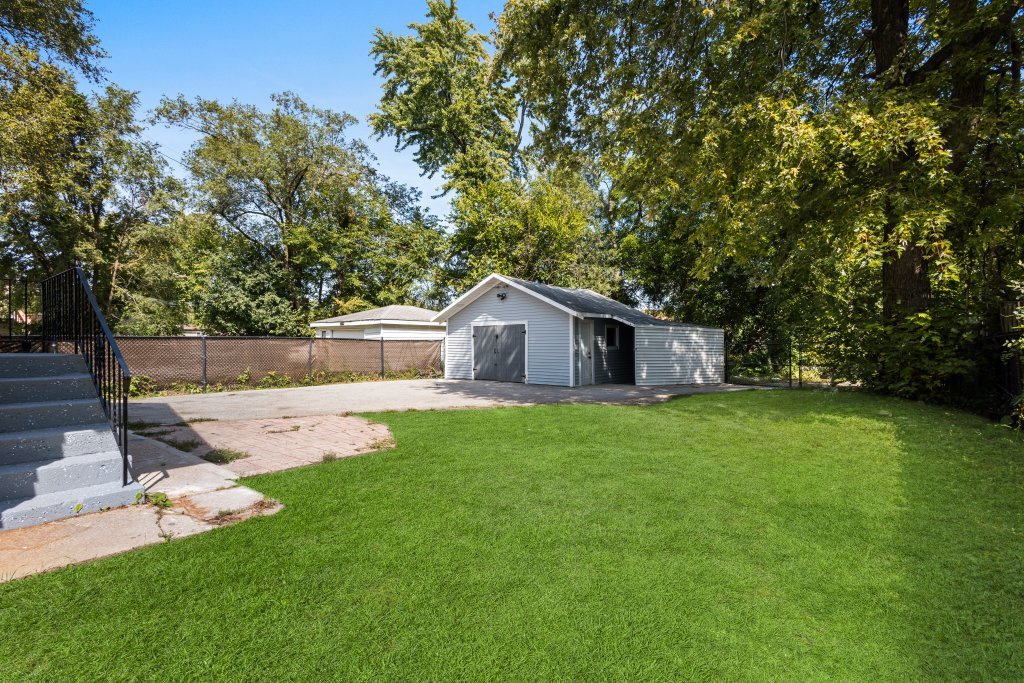 15661 State Street Property Photo 27