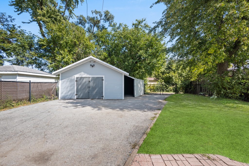 15661 State Street Property Photo 30
