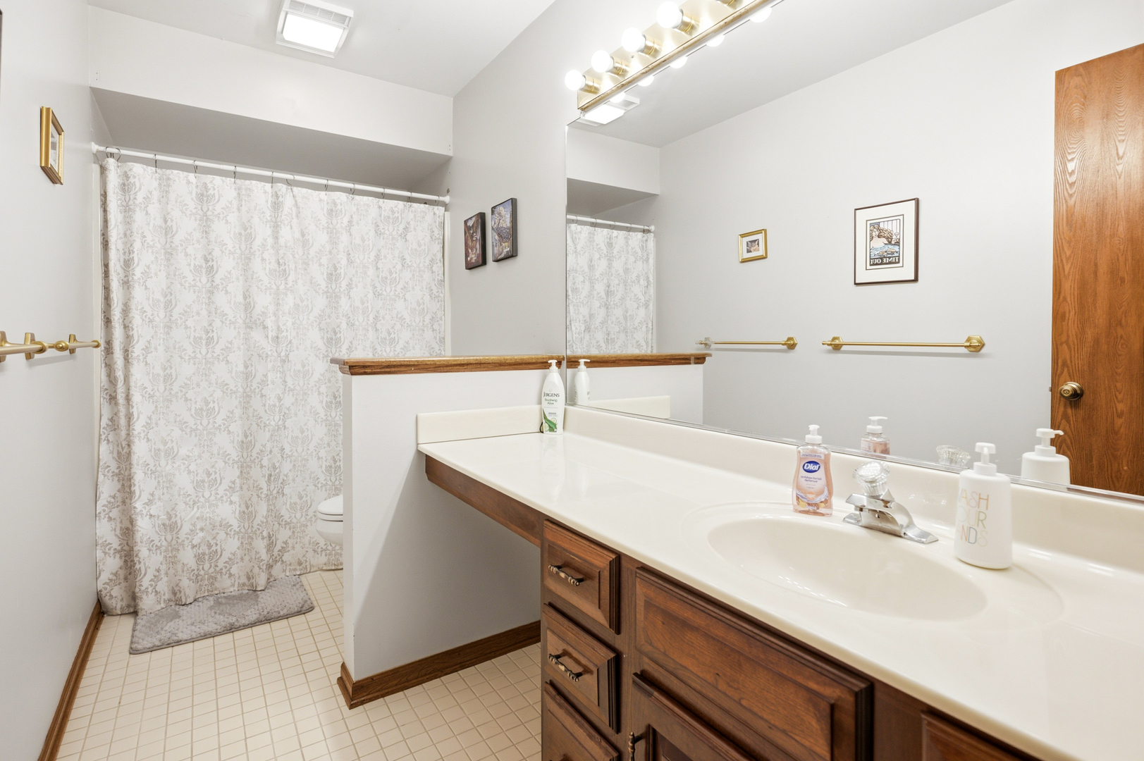 615 Waverly Drive C Property Photo 5