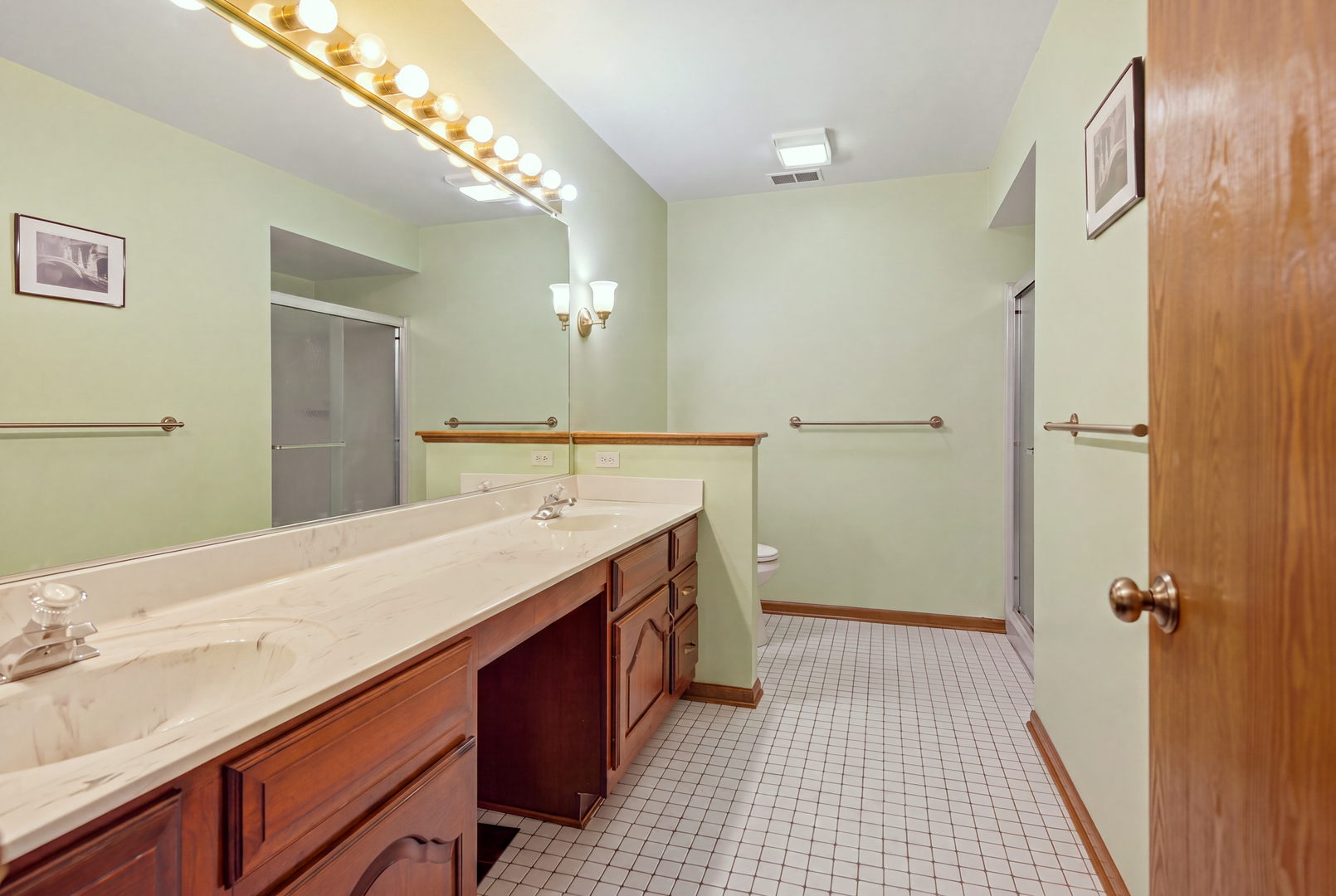 615 Waverly Drive C Property Photo 6