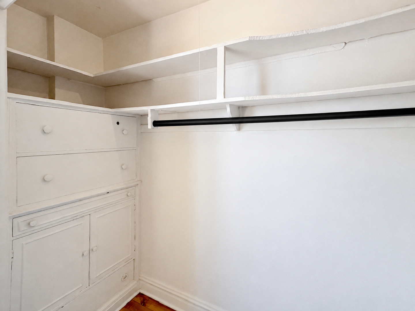 1205 W Sherwin Avenue 500 Property Photo 3