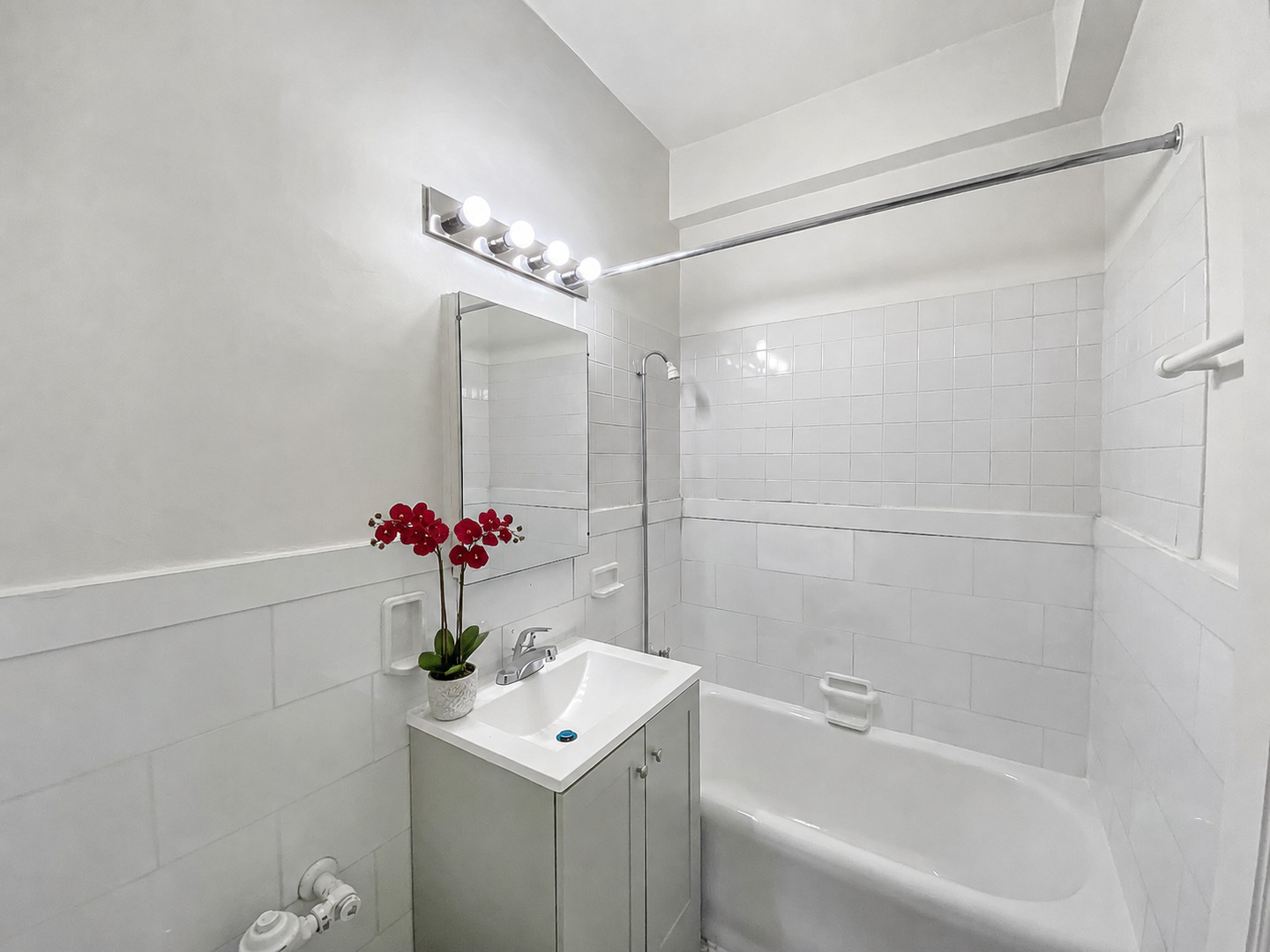 1205 W Sherwin Avenue 500 Property Photo 6