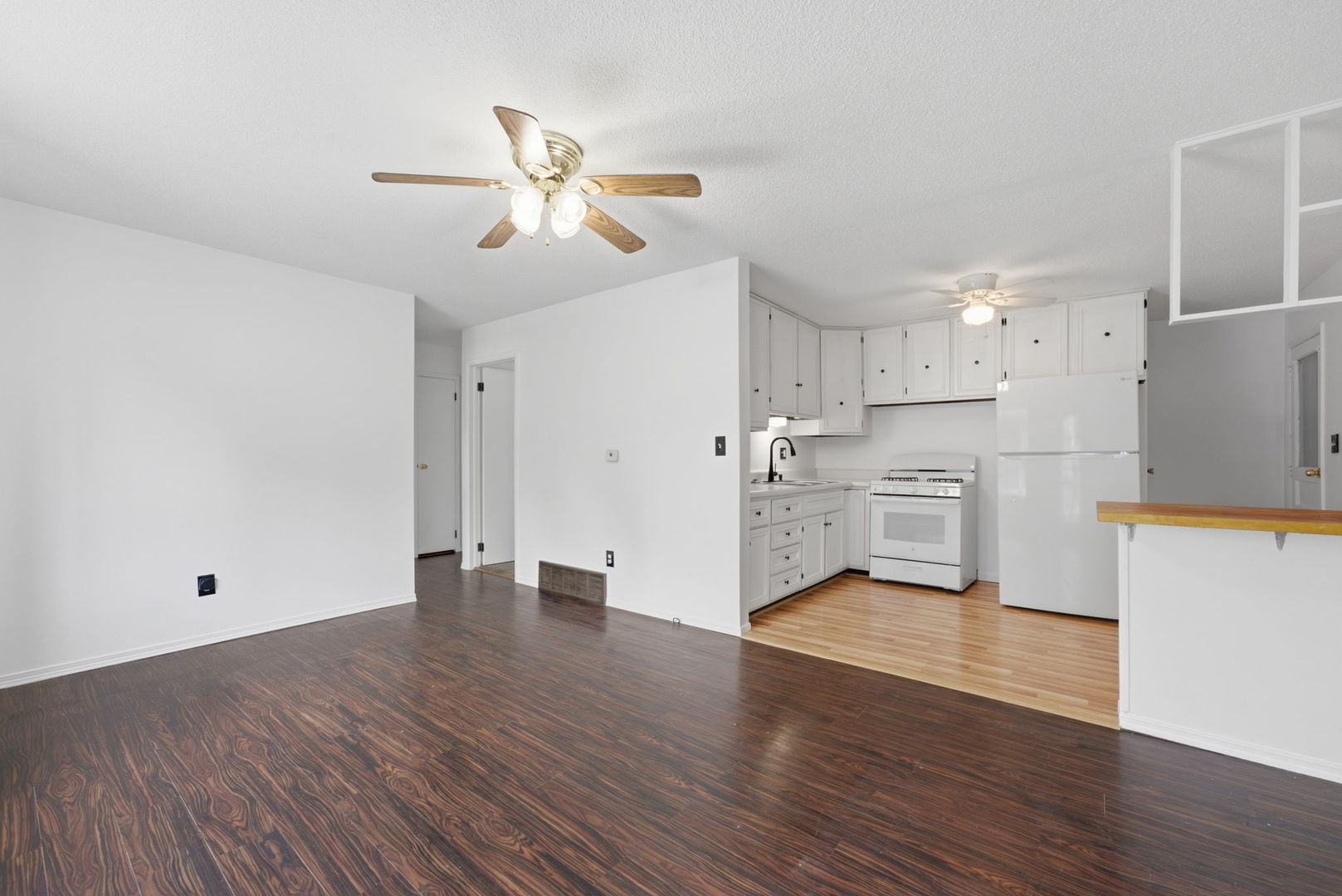 414 15th Place Property Photo 5