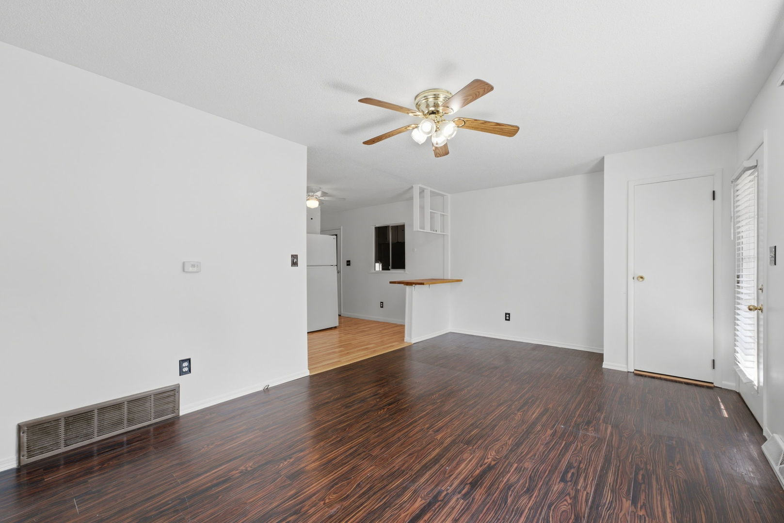 414 15th Place Property Photo 6